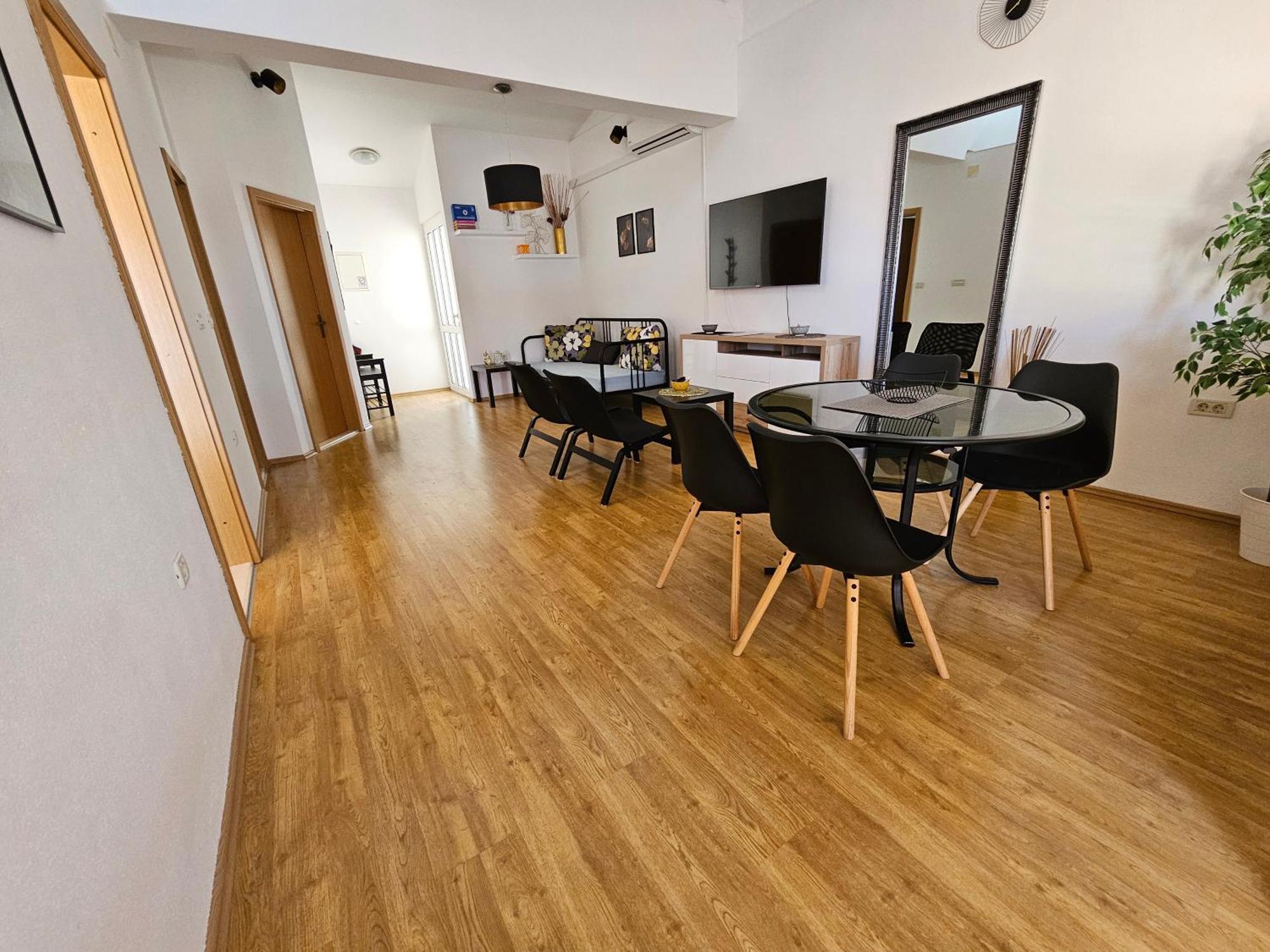 Nikmar Apartmán *